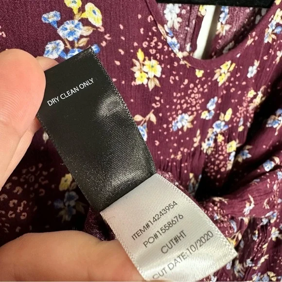 Torrid Crinkle Gauze Tiered Floral Top Size 2X Maroon 100% Rayon - Picture 6 of 8